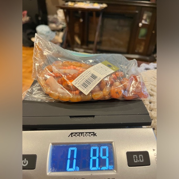 Vintage to nwt carnelian,amber and coral bead lot - Picture 2 of 2